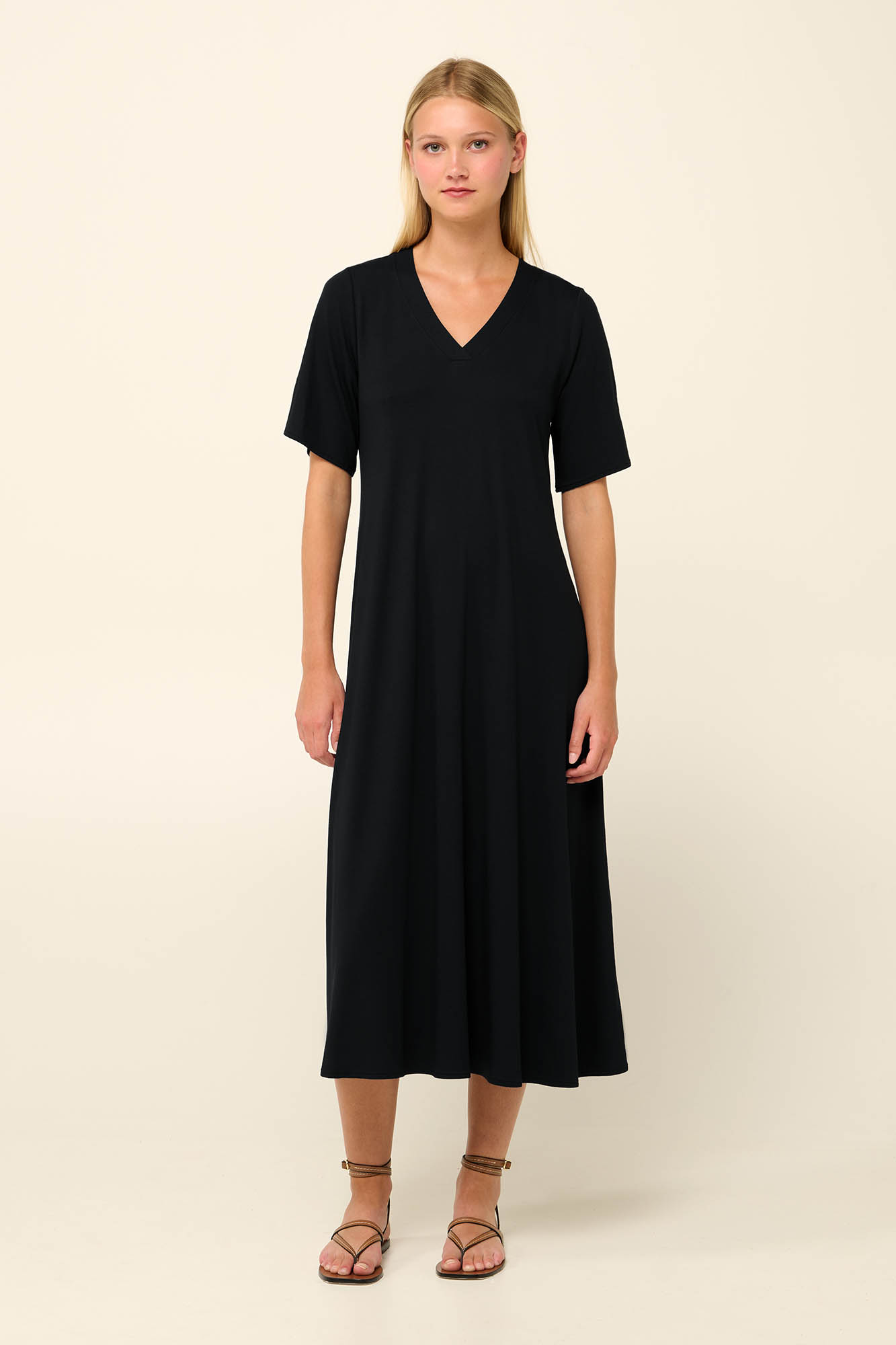 11_0624212912 Vamp - Μονόχρωμο Καλοκαιρινό Φόρεμα με V Λαιμόκοψη - Image 1