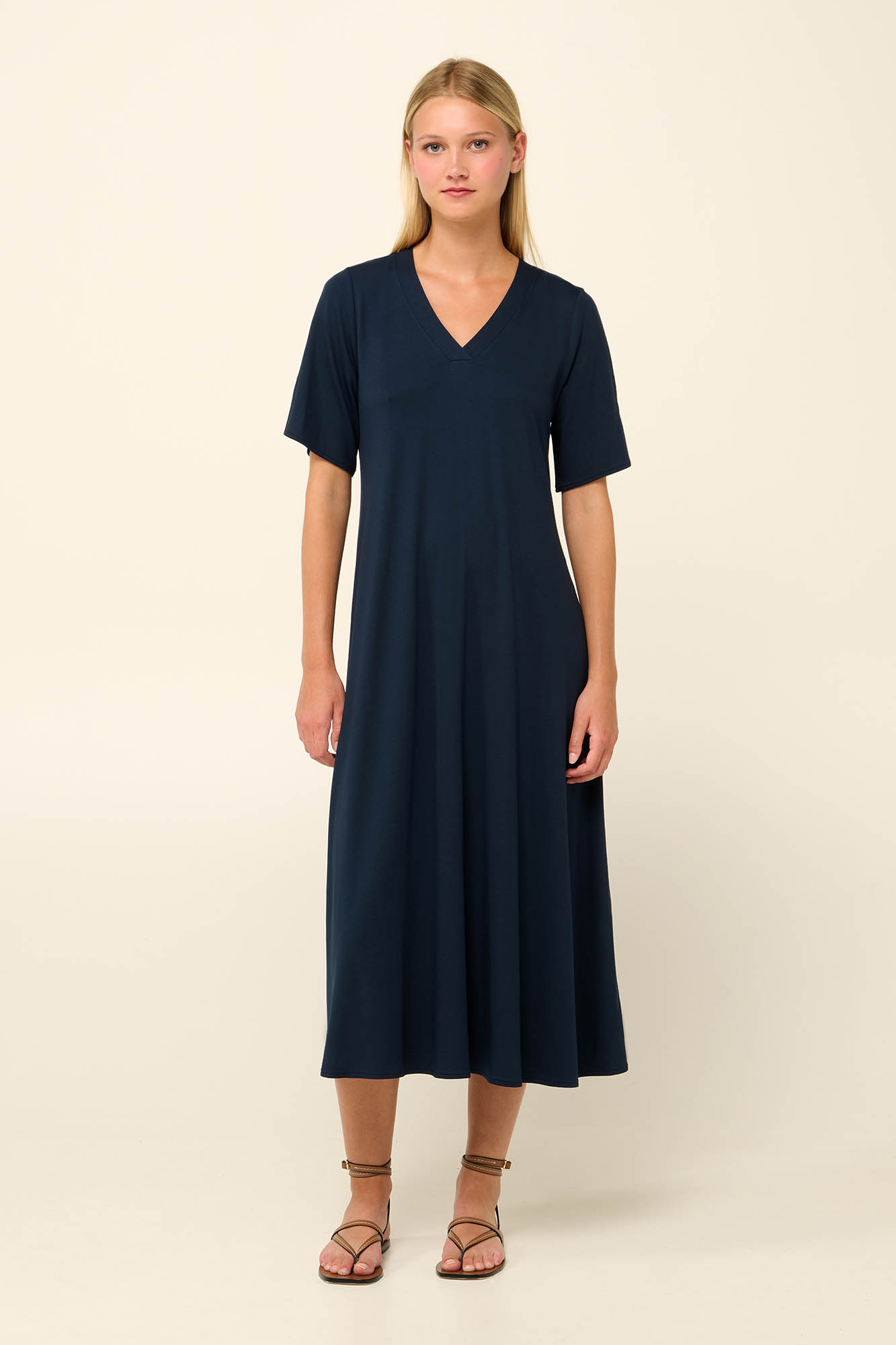 1_0145245526 Vamp - Μονόχρωμο Καλοκαιρινό Φόρεμα με V Λαιμόκοψη - Image 1