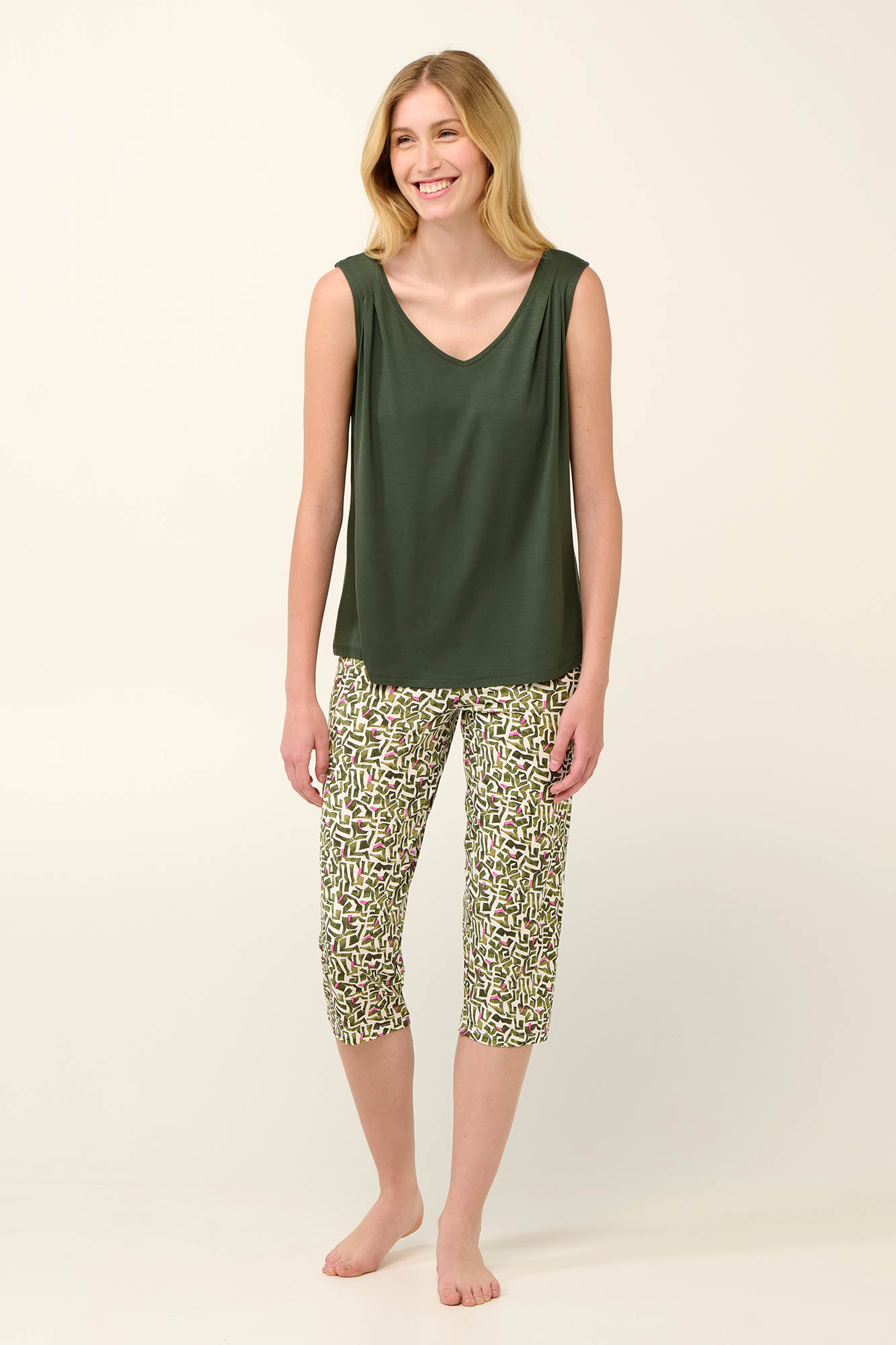 1_0430282354 Vamp - Γυναικεία Πυτζάμα Micromodal με Κάπρι Παντελόνι - Image 1