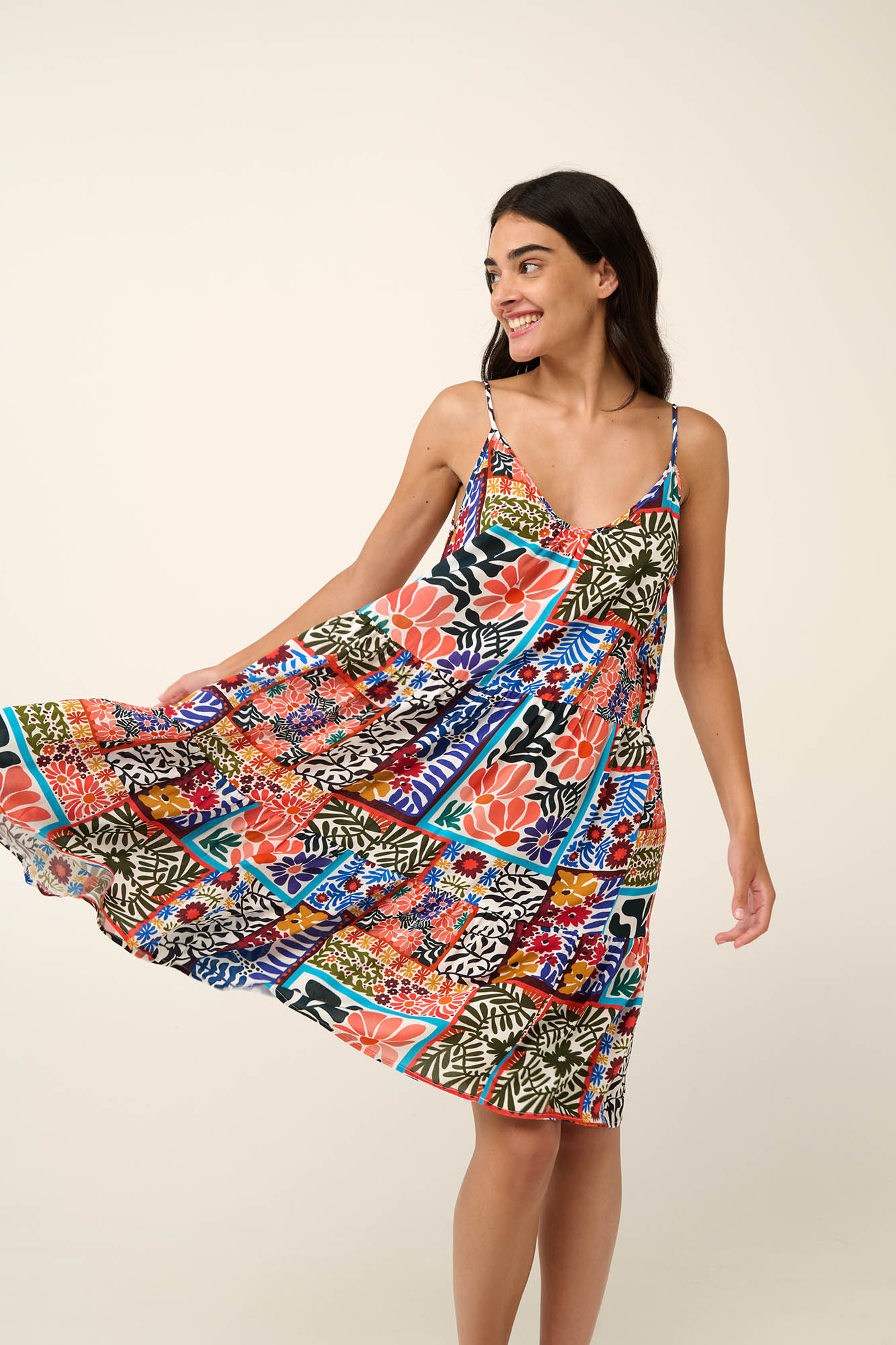 1_0450559128 Vamp - Εμπριμέ Καλοκαιρινό Φόρεμα με με Τιράντες - Image 1