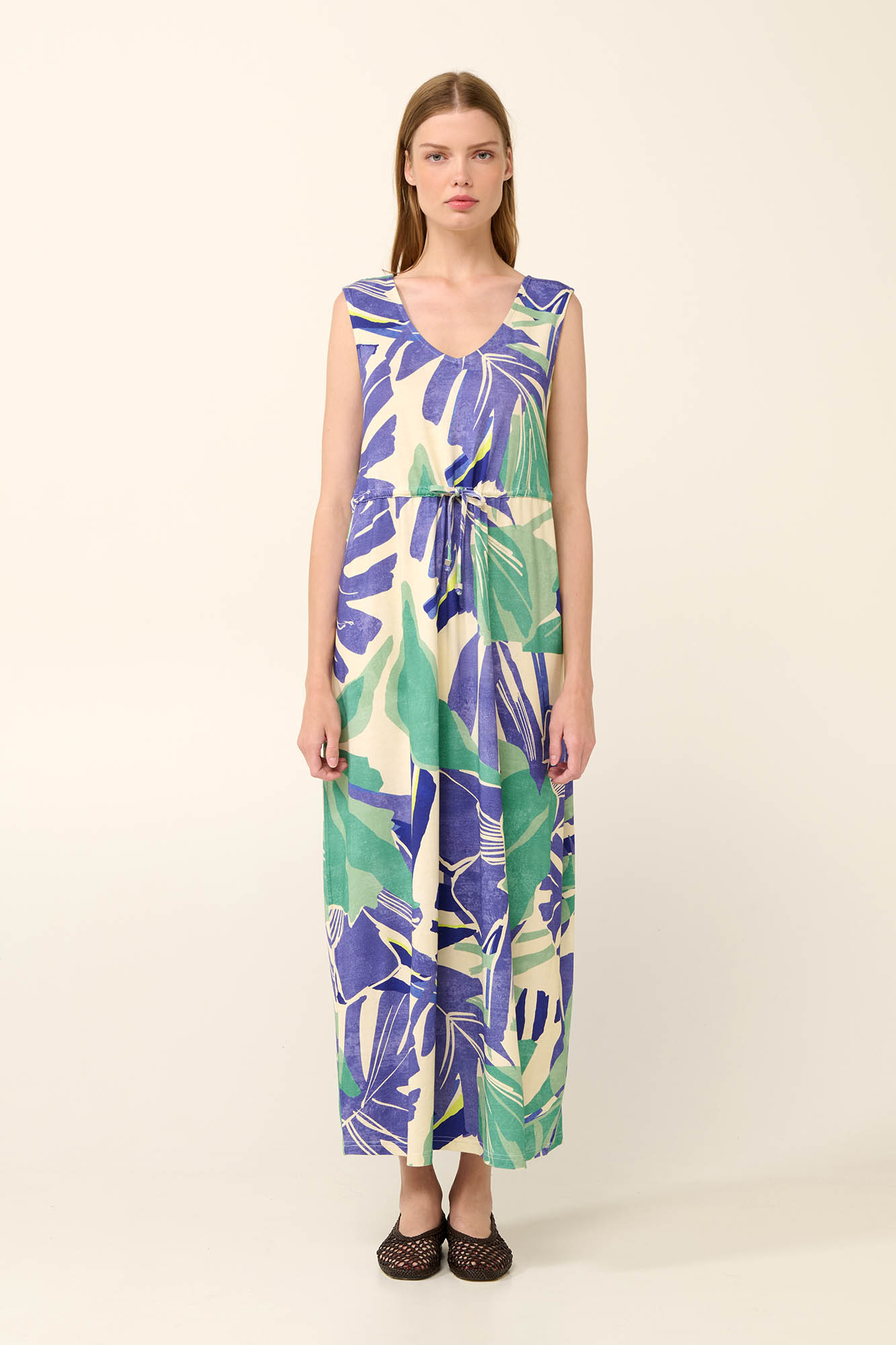 1_0907242797 Vamp - Viscose Maxi Summer Dress in Tropical Floral Print - Image 1