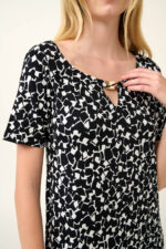 Vamp - Ασπρόμαυρο Καλοκαιρινό Φόρεμα με Κοντό Μανίκι - Image 3