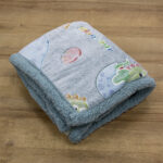 LINO ΚΟΥΒΕΡΤΑ FLEECE SHERPA ΦΩΣΦΟΡΙΖΕ VOLCANO GREY-CIEL 110X150 - Image 5