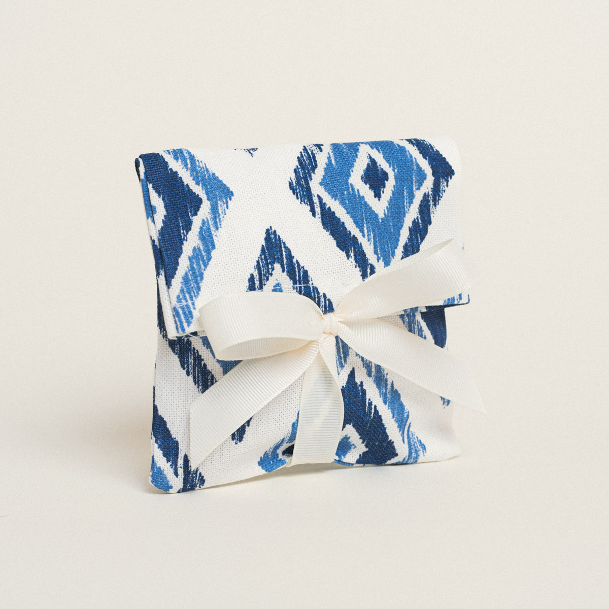 1834f13a-52b9-4c3e-8a08-12d4bf5d6b77 Beauty Home ΠΟΥΓΚΙ ΜΕ ΚΟΡΔΕΛΑ 12 x 17 cm ΜΠΛΕ ΡΟΜΒΟΙ - Image 1