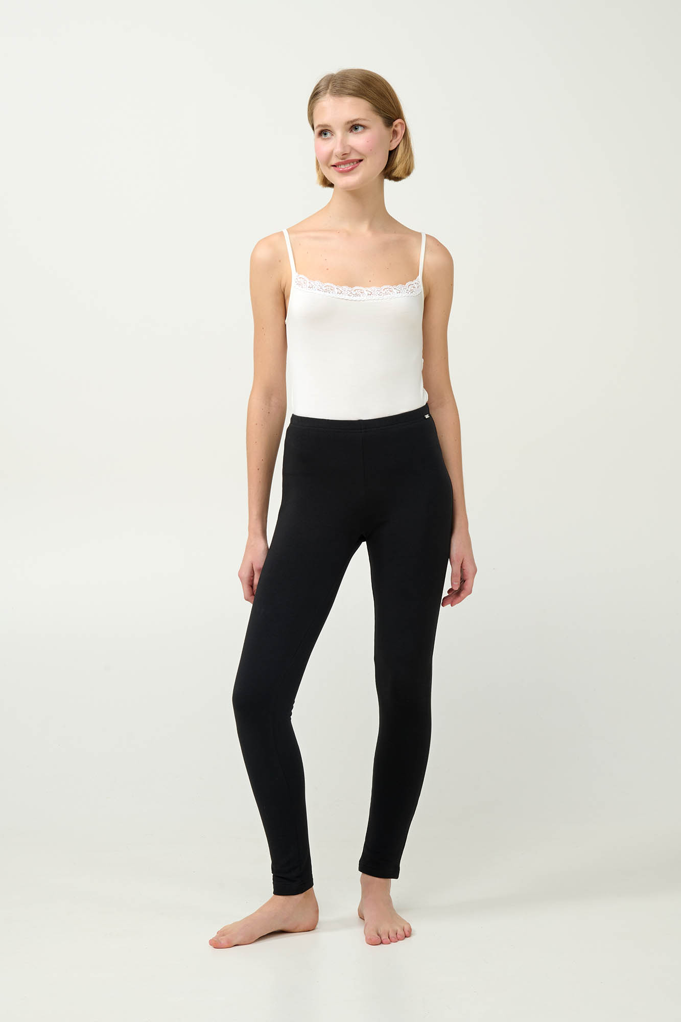 1_0007921440 Μονόχρωμπ Γυναικείο Φούτερ Κολάν - Image 1