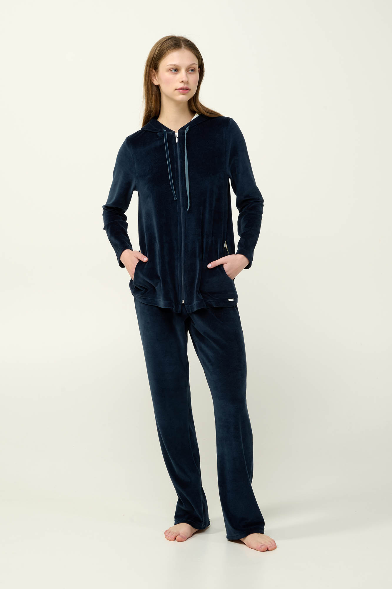 1_0011049023 Χειμερινό Lounge Set με Κουκούλα - Image 1