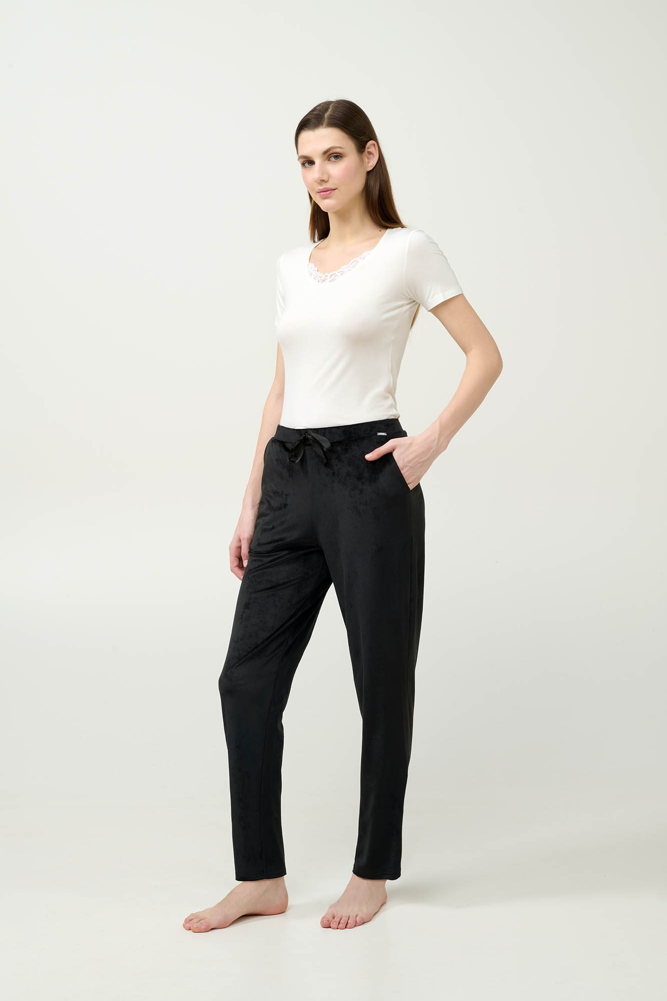 1_0283797839 Μονόχρωμο Γυναικείο Παντελόνι Velvet - Image 1