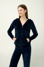 Γυναικεία Velvet Φόρμα με Κουκούλα - Image 3