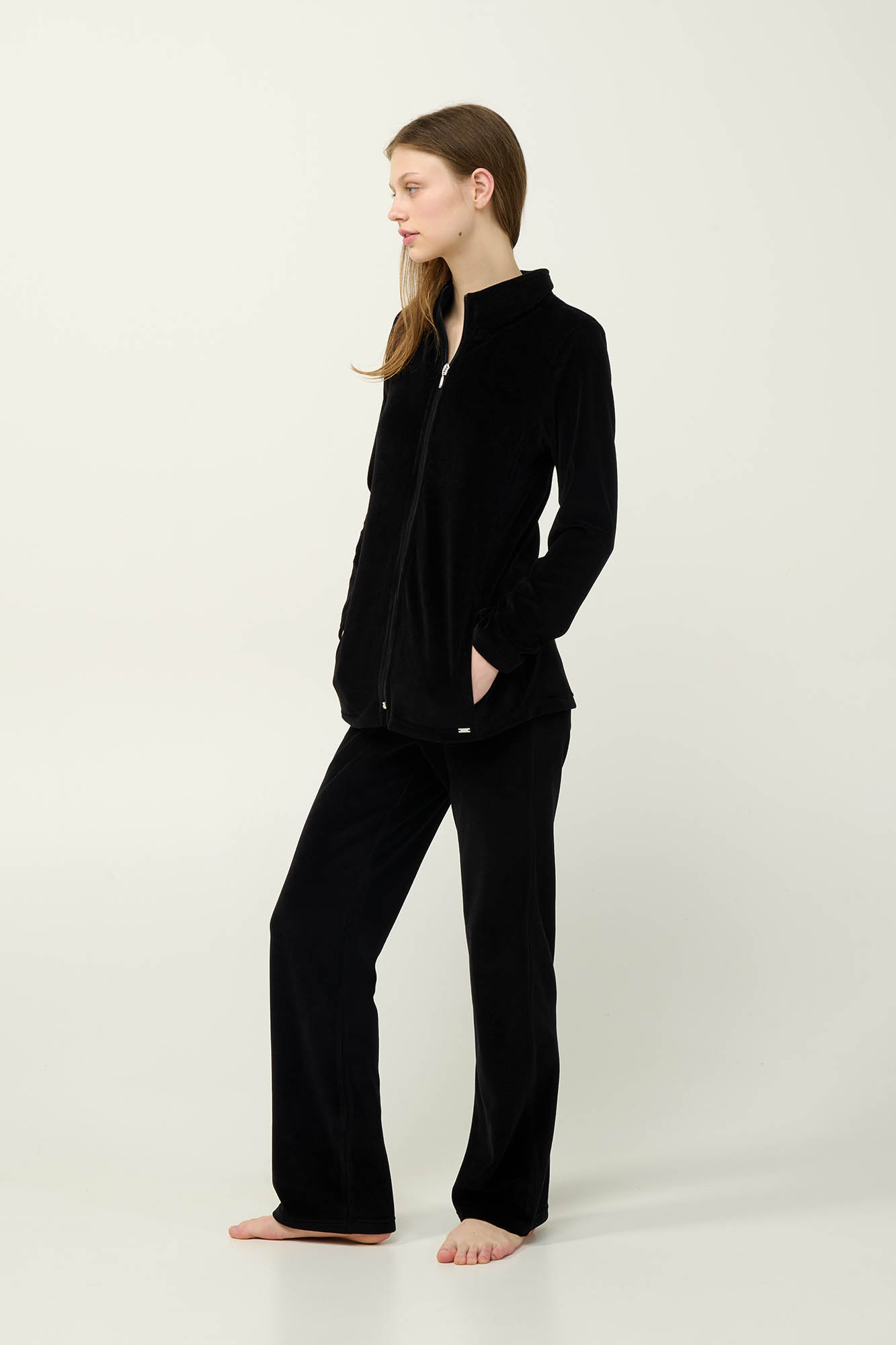 1_0655648132 Γυναικεία Velvet Φόρμα με Φερμουάρ - Image 1