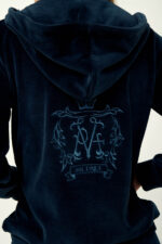 Γυναικεία Velvet Φόρμα με Κουκούλα - Image 2