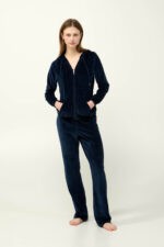 Γυναικεία Velvet Φόρμα με Κουκούλα - Image 4