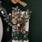 Beauty Home Κλαδί  με μούρα και κουκουνάρια χιονισμένο, πράσινο και χρυσό 19 cm - Image 2