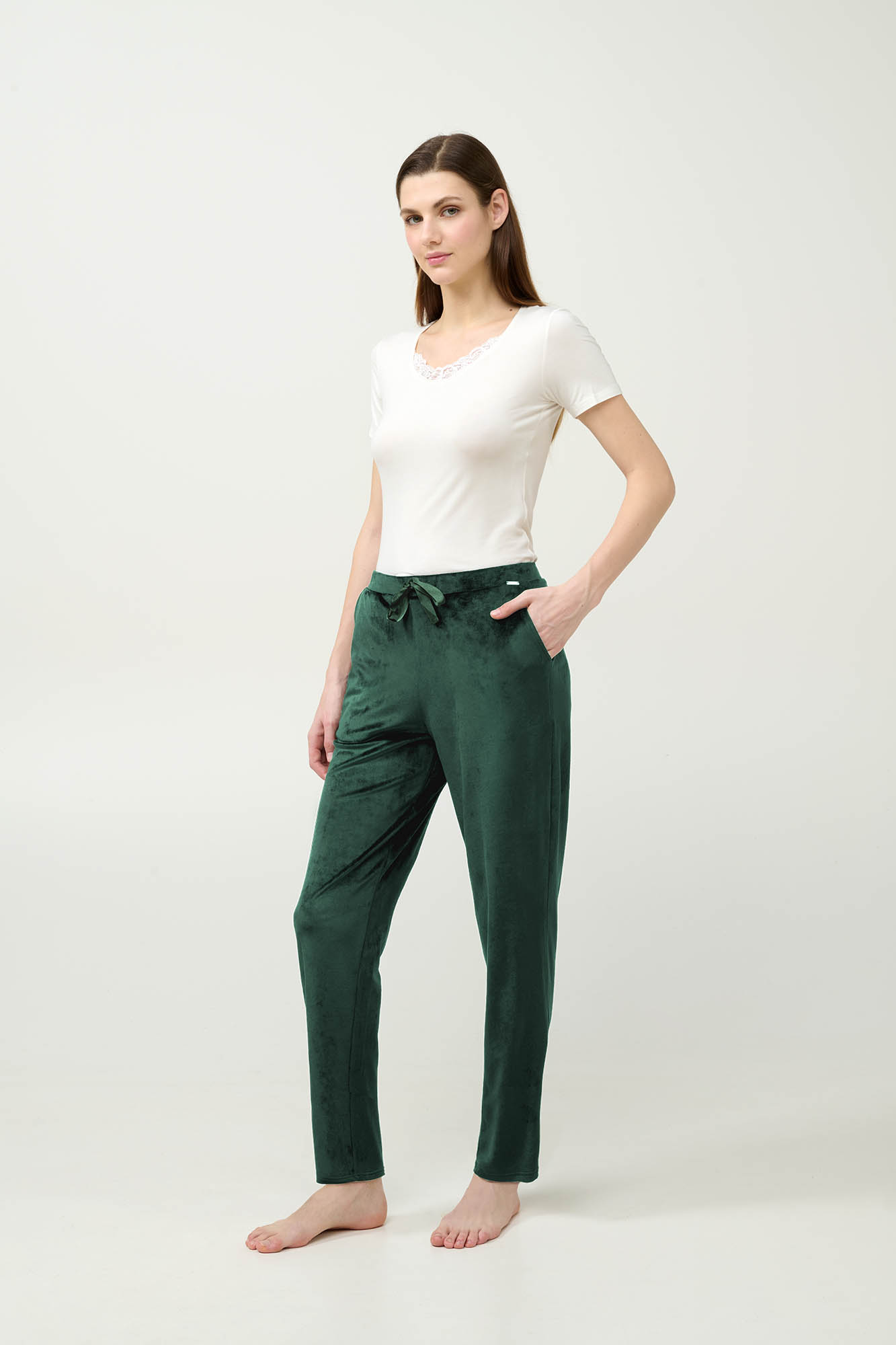 4_0263777980 Μονόχρωμο Γυναικείο Παντελόνι Velvet - Image 1