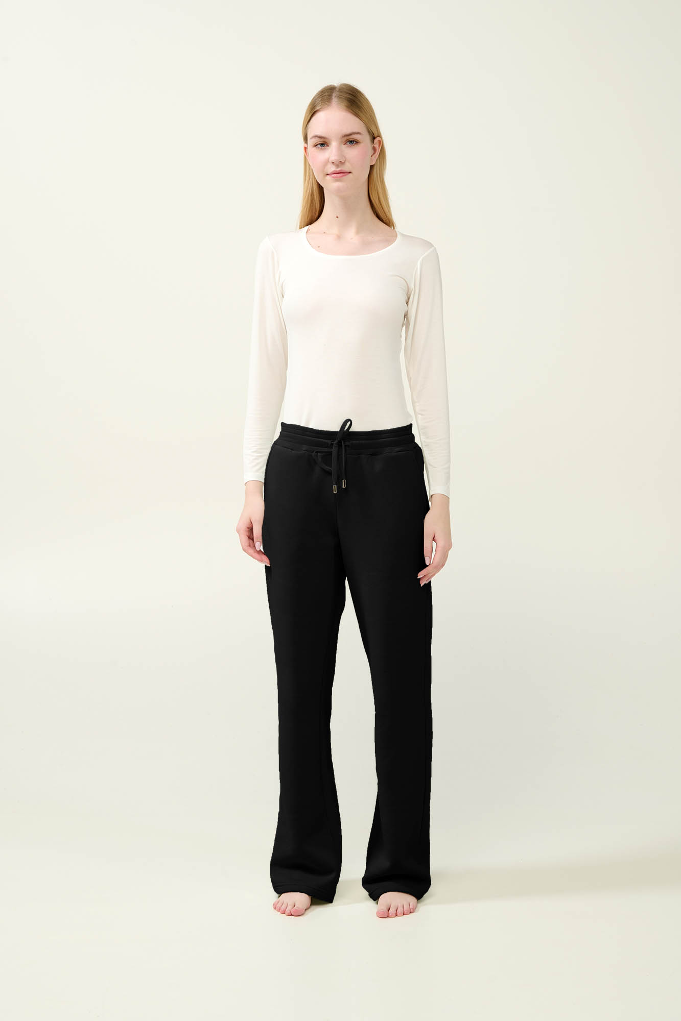 4_0568883114 Μονόχρωμο Γυναικείο Παντελόνι Φούτερ - Image 1