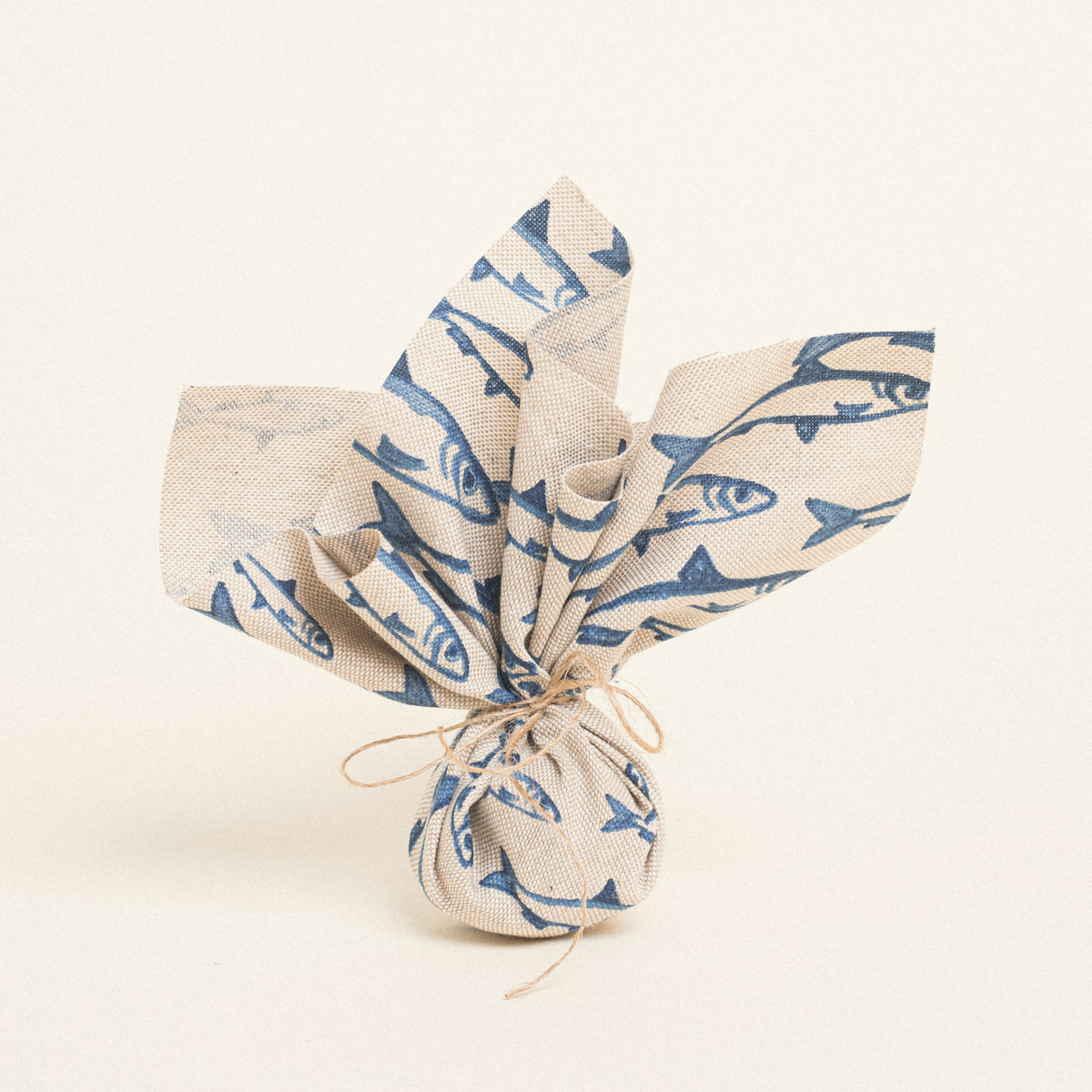 53d8aed3-94d4-4310-8b8a-aee97a9c52db Beauty Home ΜΑΝΤΗΛΙ 27 x 27 cm ΨΑΡΙΑ ΜΕ ΟΨΗ ΖΩΓΡΑΦΙΣΜΕΝΑ ΣΤΟ ΧΕΡΙ 140 CM - Image 1