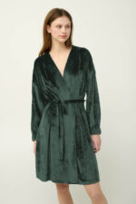 Μονόχρωμη Γυναικεία Velvet Ρόμπα - Image 2