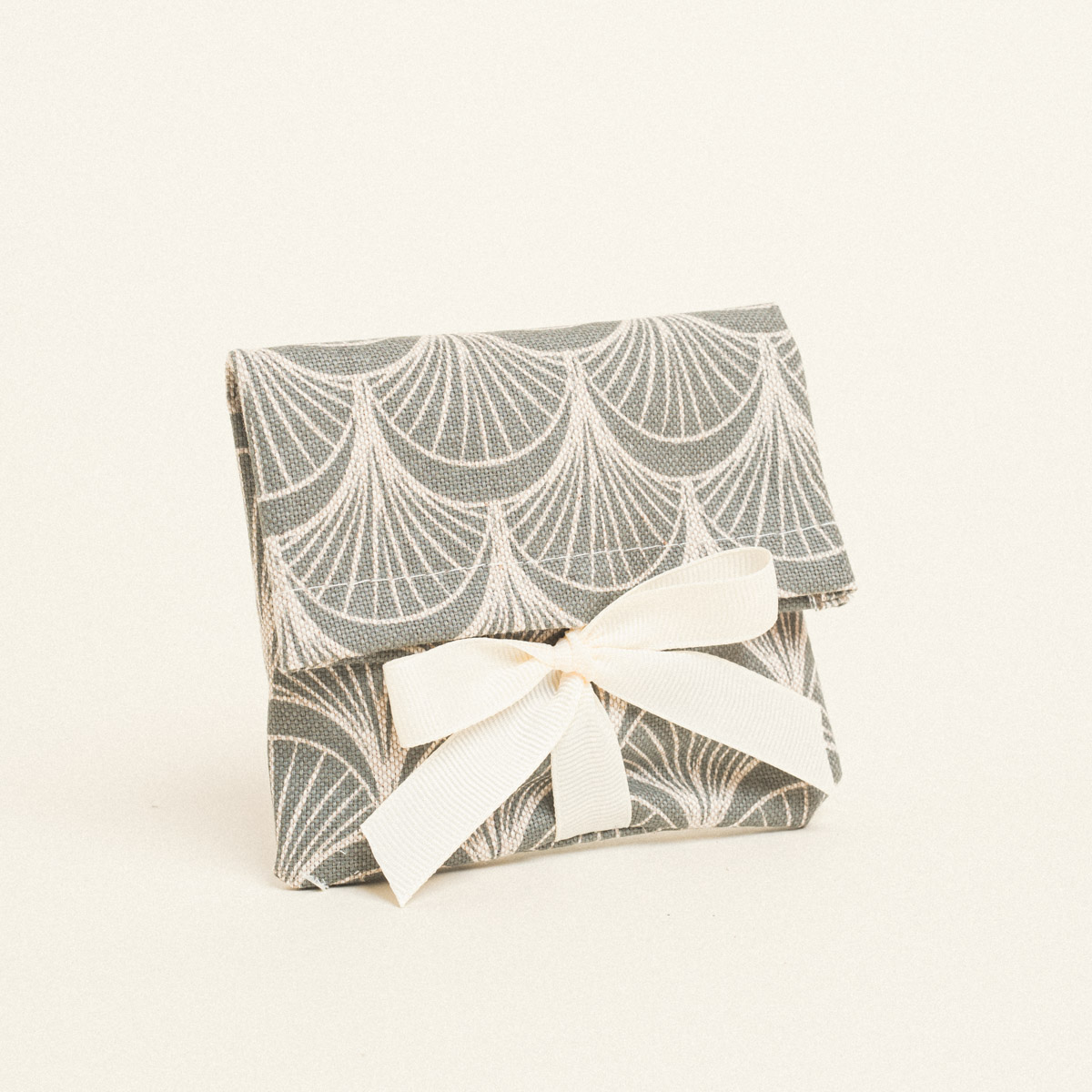 842988df-768e-4b27-a80b-689a4746716b Beauty Home ΠΟΥΓΚΙ ΜΕ ΚΟΡΔΕΛΑ 12 x 17 cm ΛΑΔΙ ART DECO - Image 1