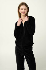 Γυναικεία Velvet Φόρμα με Κουκούλα - Image 3