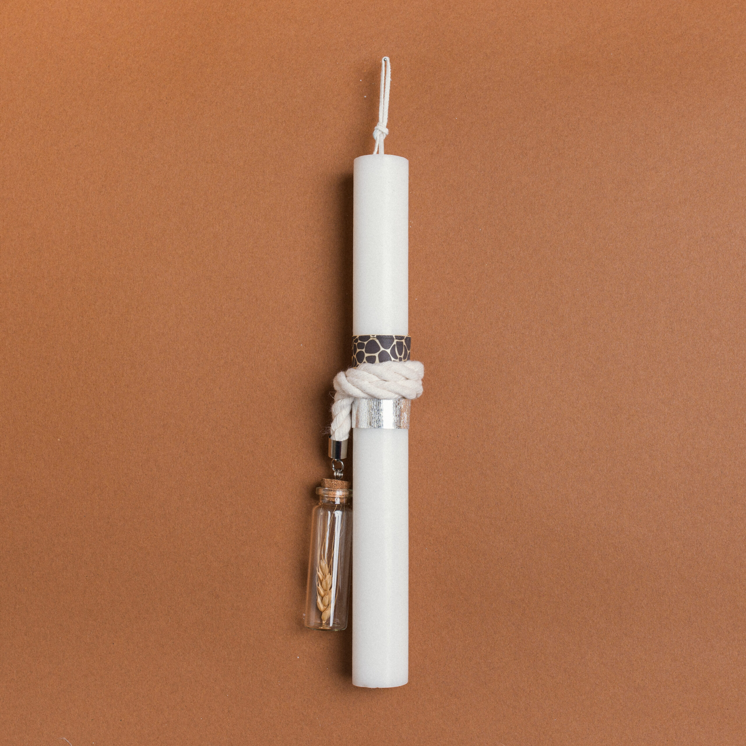 8a1d0b44-ea73-4d3c-8153-f82324dfd8f3-scaled-1 Beauty Home ΛΑΜΠΑΔΑ 25cm ΓΥΑΛΙΝΟ ΜΠΟΥΚΑΛΑΚΙ ΜΕ ΑΠΟΞΗΡΑΜΕΝΟ ΕΚΡΟΥ ΣΕ ΣΥΣΚΕΥΑΣΙΑ ΔΩΡΟΥ - Image 1