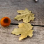 Beauty Home 6 βελανίδια βελούδινα κεχριμπαρί με χρυσό γκλίτερ 3 – 4.5 cm - Image 3