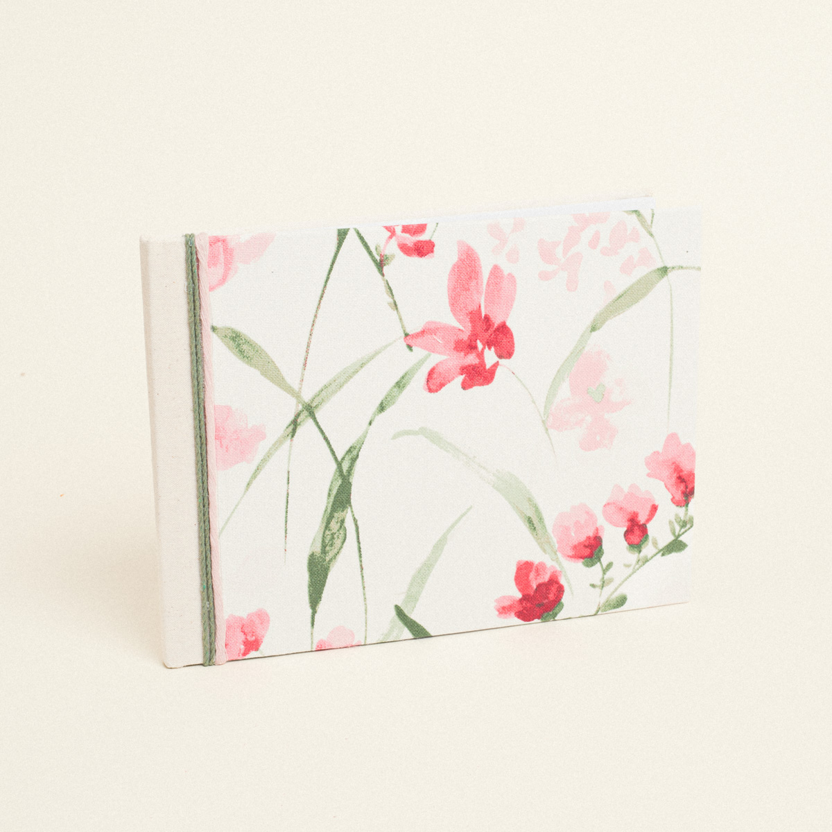 a41d4a4b-53b9-401a-9701-7a0933878d20 Beauty Home ΒΙΒΛΙΟ ΕΥΧΩΝ ΑΝΘΗ ΙΡΙΔΑ ΚΑΙ ΦΡΕΖΙΑ - Image 1