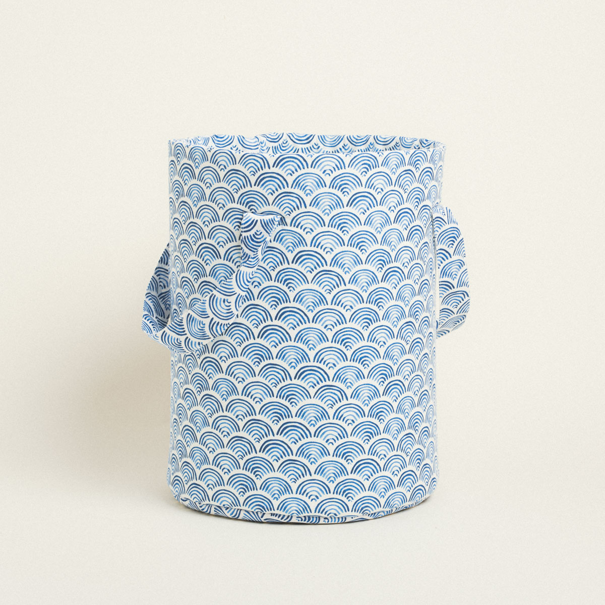 a69e29e9-440c-4597-944b-1441b28cd834 Beauty Home ΣΑΚΟΣ ΚΥΛΙΝΔΡΟΣ 43 x 30 cm ΜΠΛΕ ΚΥΜΑΤΑ - Image 1