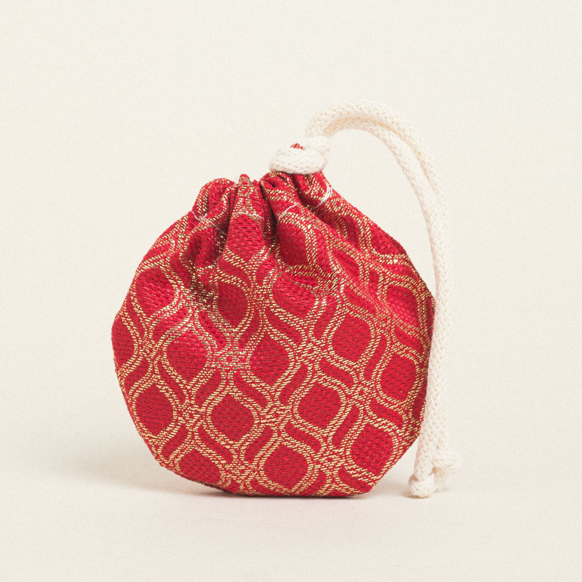 d5dcc2d4-11b7-41ae-95bf-1d0fda3c5f74 Beauty Home ΠΟΥΓΚΙ ΟΒΑΛ ΜΕ ΚΟΡΔΟΝΙ 13 x 14 cm ΖΑΚΑΡ ΟΡΙΕΝΤΑΛ ΚΟΚΚΙΝΟ-ΧΡΥΣΟ - Image 1