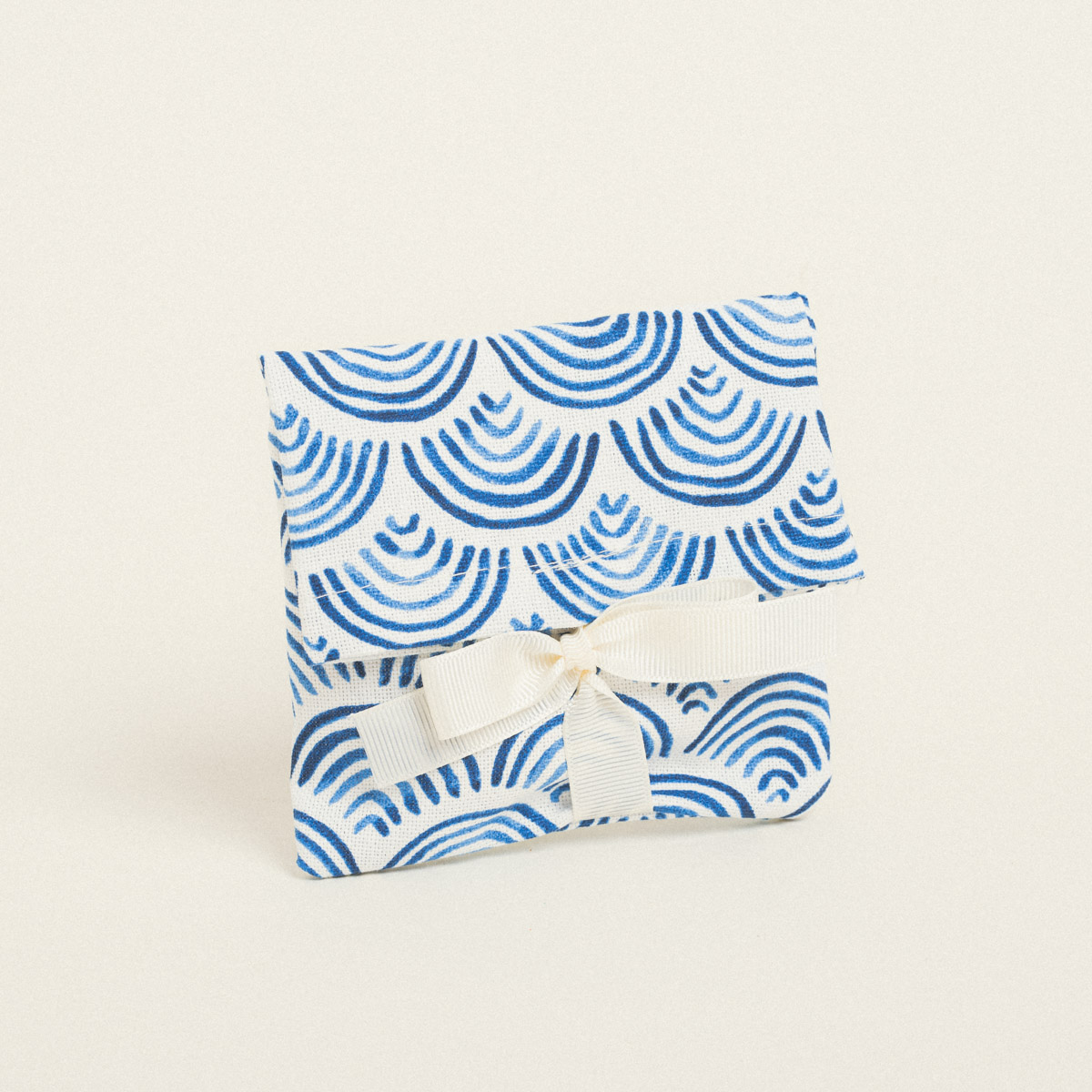 de8d8178-ac04-4ca7-a456-add717758969-3 Beauty Home ΠΟΥΓΚΙ ΜΕ ΚΟΡΔΕΛΑ 12 x 17 cm ΜΠΛΕ ΚΥΜΑΤΑ - Image 1