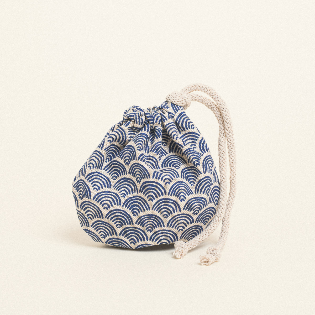 f256cb02-474b-4214-9842-74598be75843 Beauty Home ΠΟΥΓΚΙ ΟΒΑΛ ΜΕ ΚΟΡΔΟΝΙ 13 x 14 cm ΜΙΝΙ ΜΠΛΕ ΚΥΜΑΤΑ - Image 1