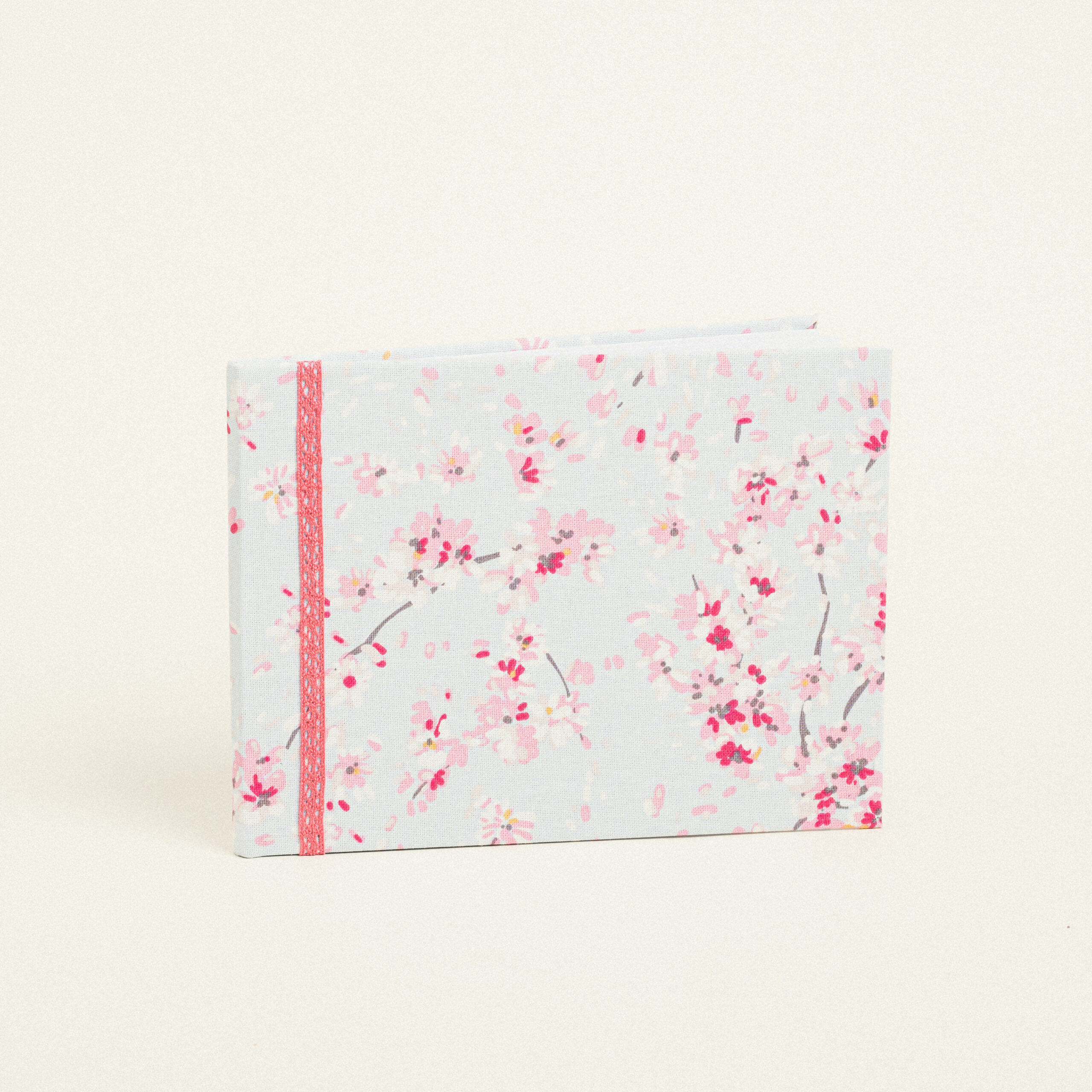 fe0d1c01-6064-46f5-9982-611486db403a-scaled-1 Beauty Home ΒΙΒΛΙΟ ΕΥΧΩΝ ΑΜΥΓΔΑΛΙΑ - Image 1