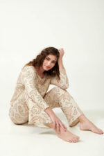 Μπεζ Πυτζάμα με Ανθέμιο Μοτίβο - Image 3