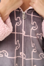 Γυναικεία Ρόμπα με Φερμουάρ σε Σκύλο-Παζλ Μοτίβο - Image 4