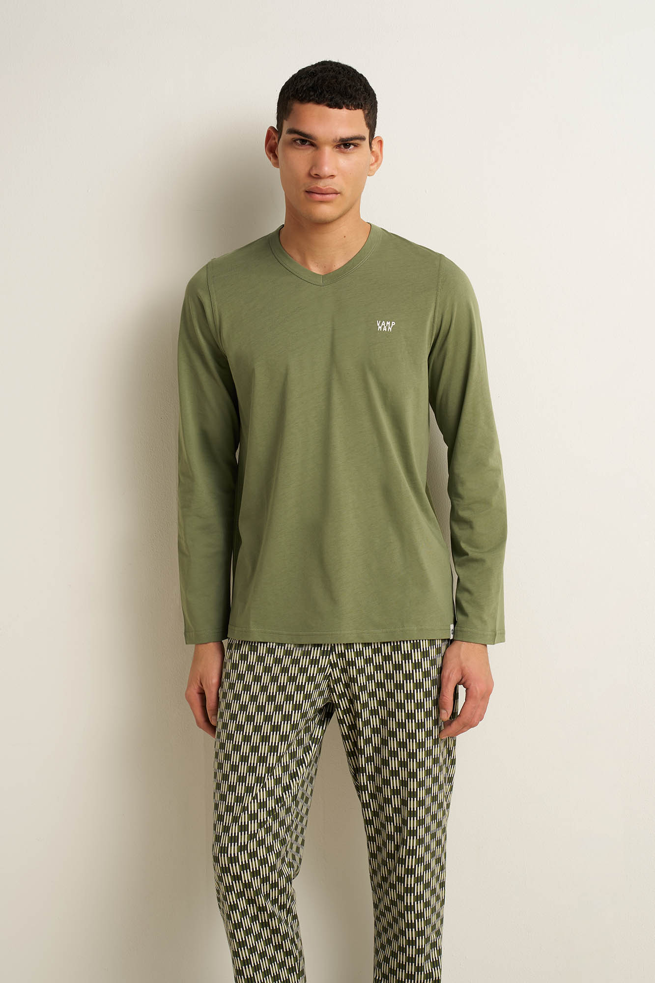 Ανδρική Βαμβακερή Πυτζάμα με V Λαιμόκοψη