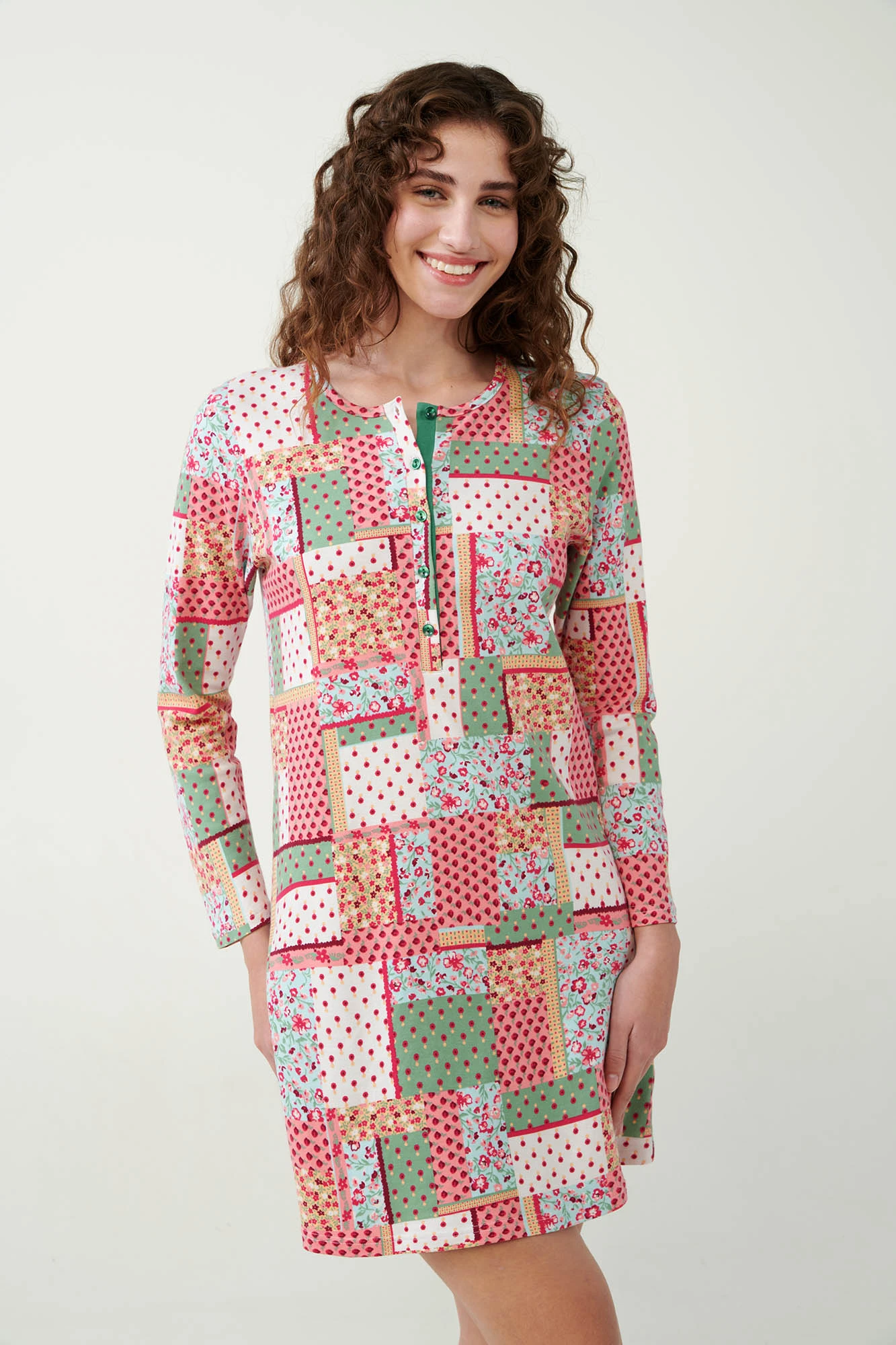1_0694115727 Νυχτικό Interlock με Vintage Patchwork Μοτίβο