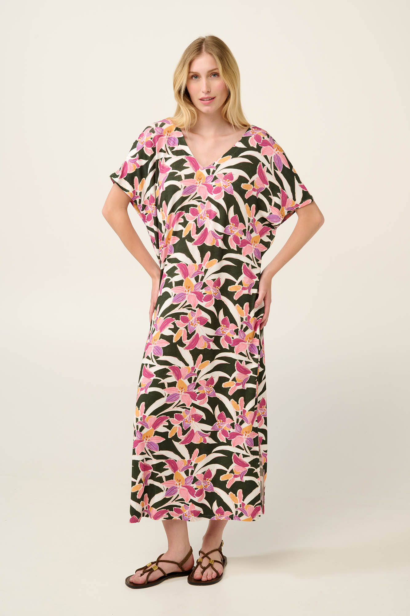 Καφτάνι με Λαιμόκοψη V σε Φλοράλ Μοτίβο Ακουαρέλα