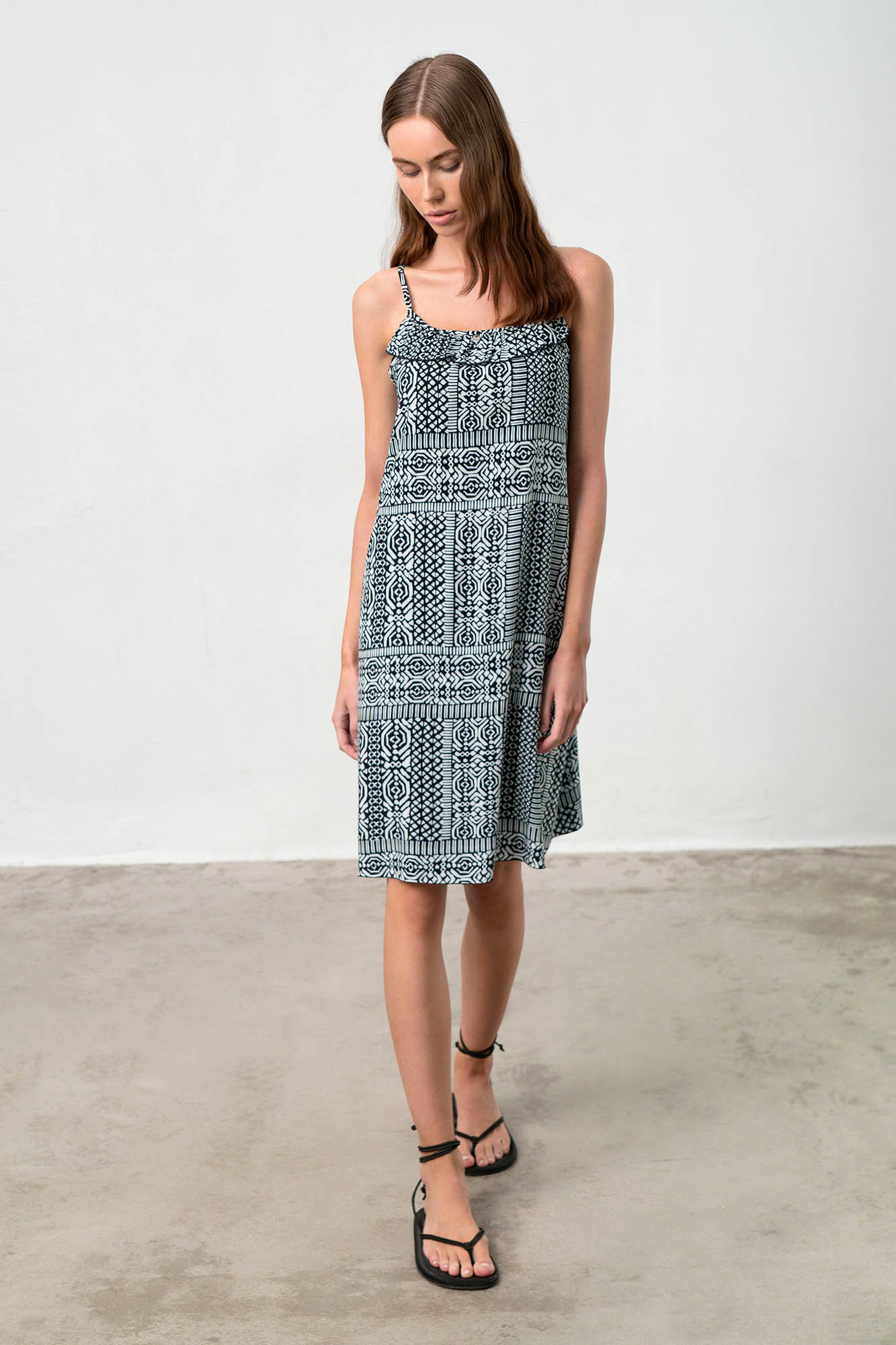 2_0122853091 Φόρεμα με Τιράντες