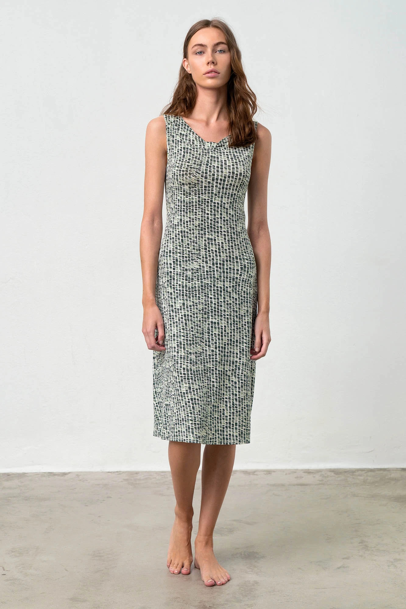 2_0178185604 Αμάνικο Εμπριμέ Νυχτικό