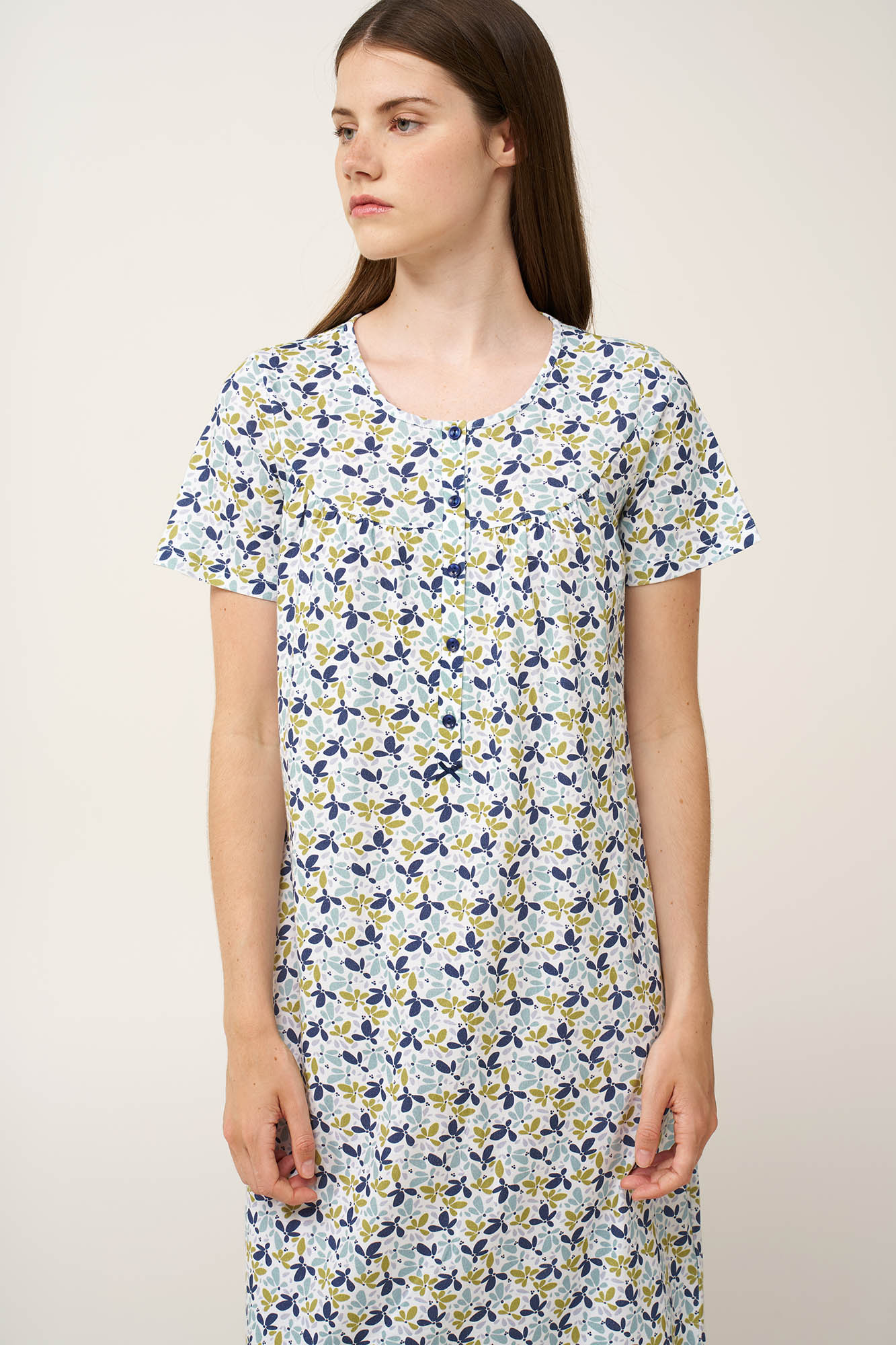 Βαμβακερό Νυχτικό με Σούρες και Κουμπιά