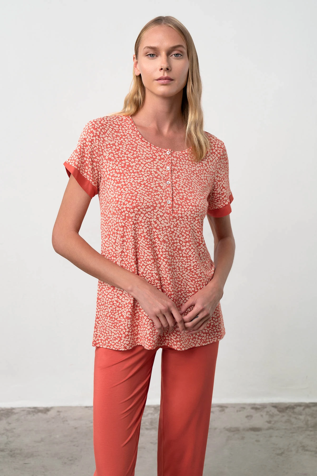 2_0282391405 Πυτζάμα με Πατιλέτα