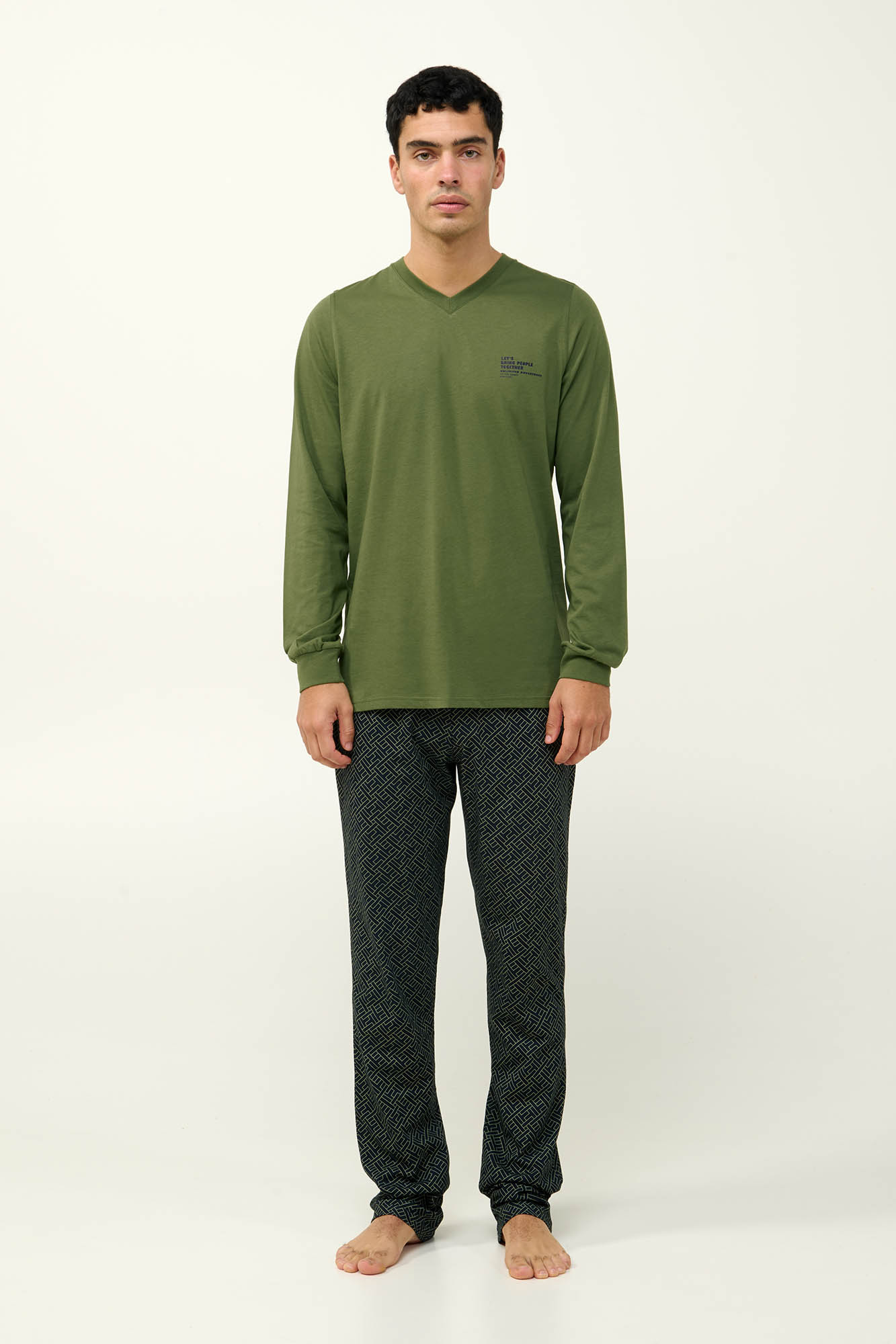 Ανδρική Βαμβακερή Πυτζάμα με V Λαιμόκοψη