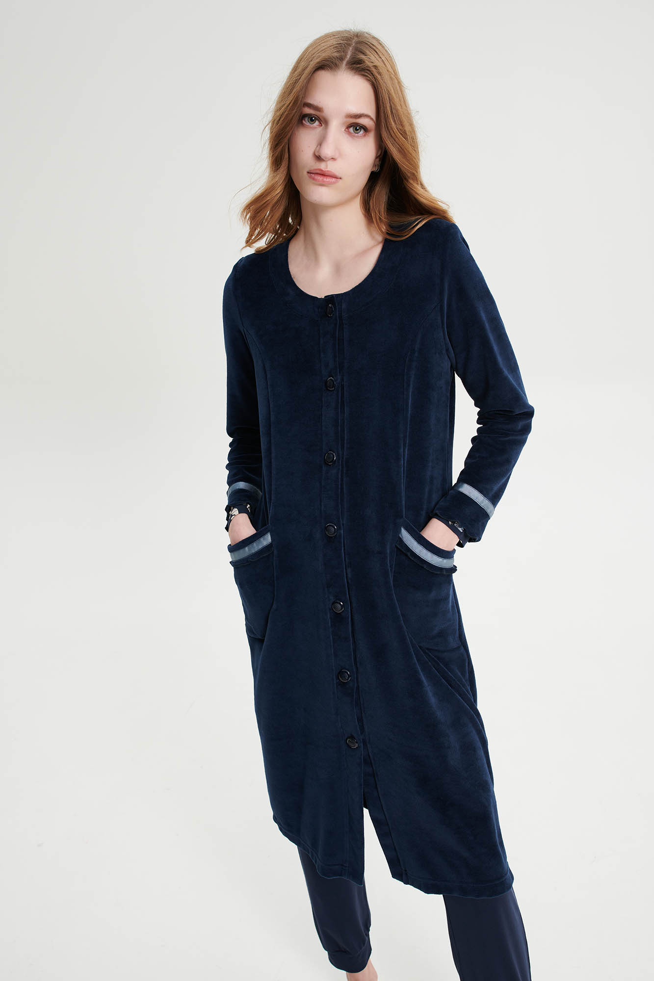 Μονόχρωμη Κουμπωτή Ρόμπα