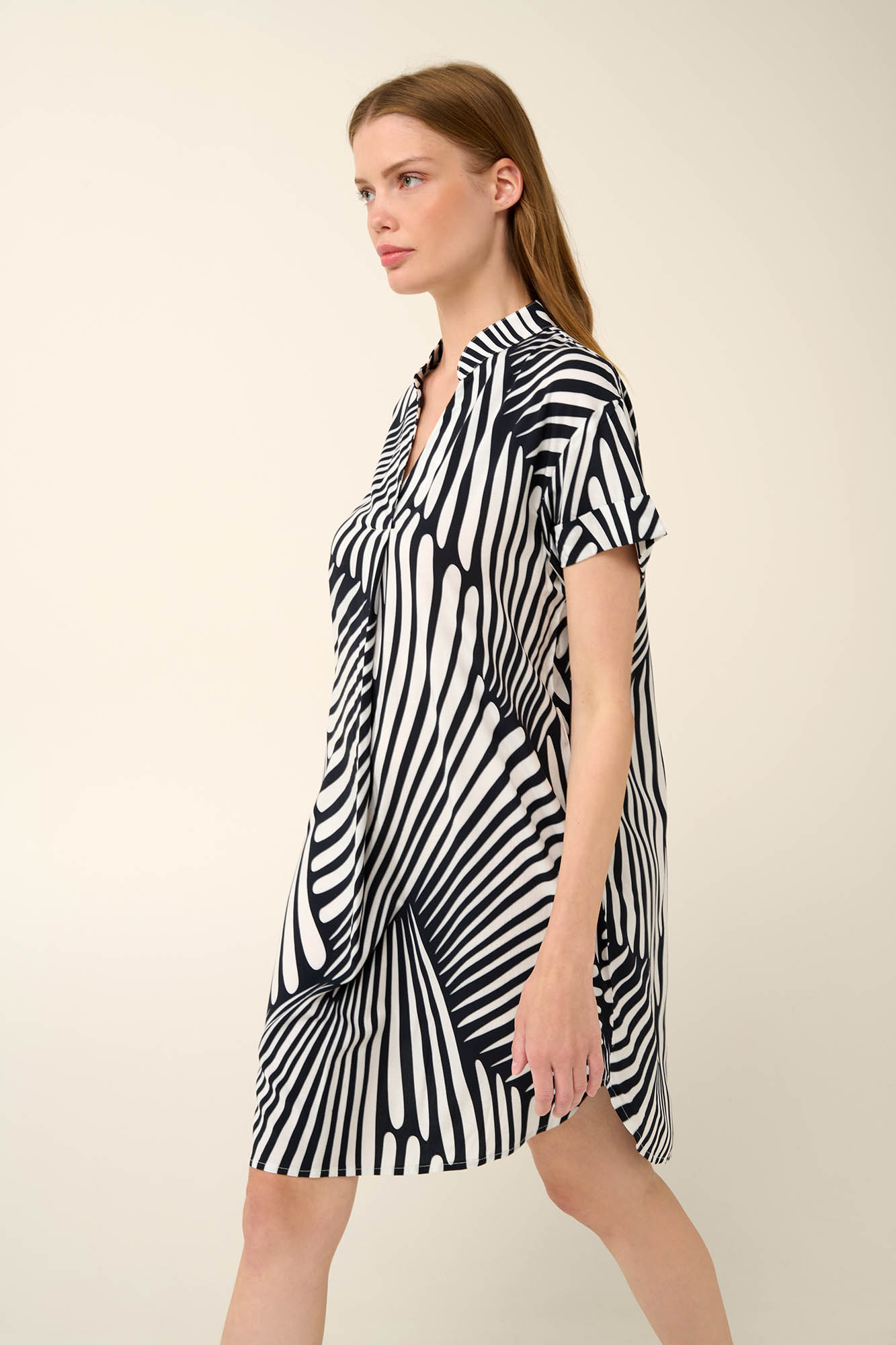 Καλοκαιρινό Φόρεμα από Ποπλίνα με Λαιμόκοψη V