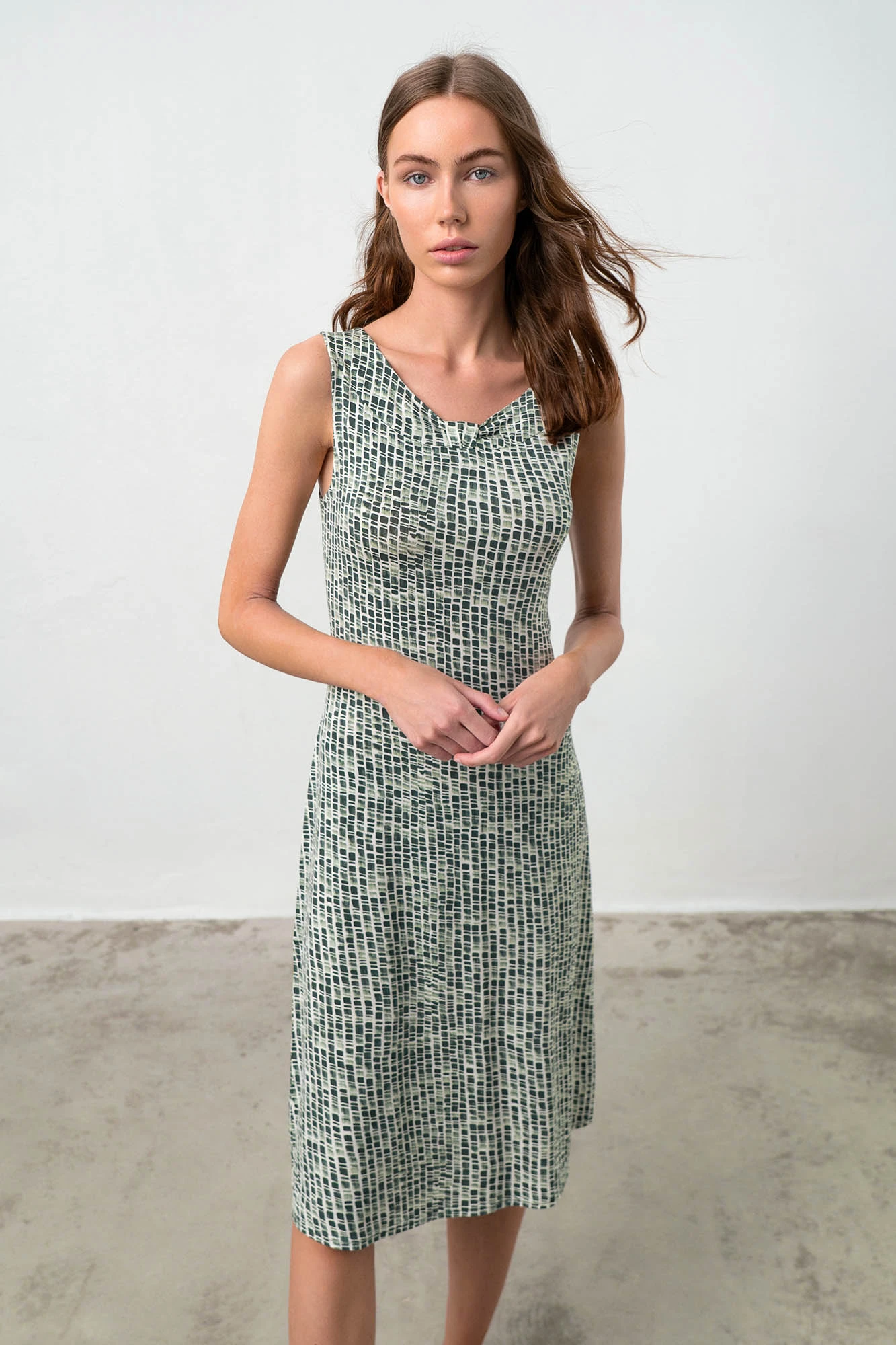 3_0060378435 Αμάνικο Εμπριμέ Νυχτικό