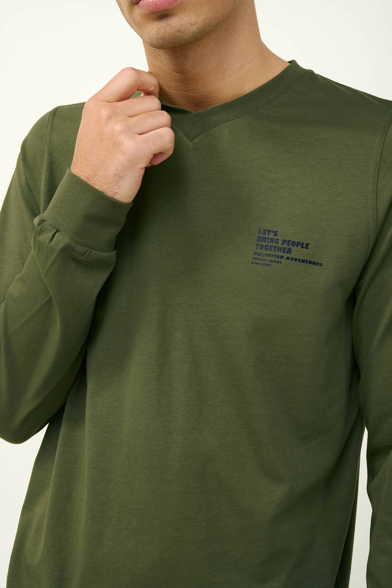 Ανδρική Βαμβακερή Πυτζάμα με V Λαιμόκοψη