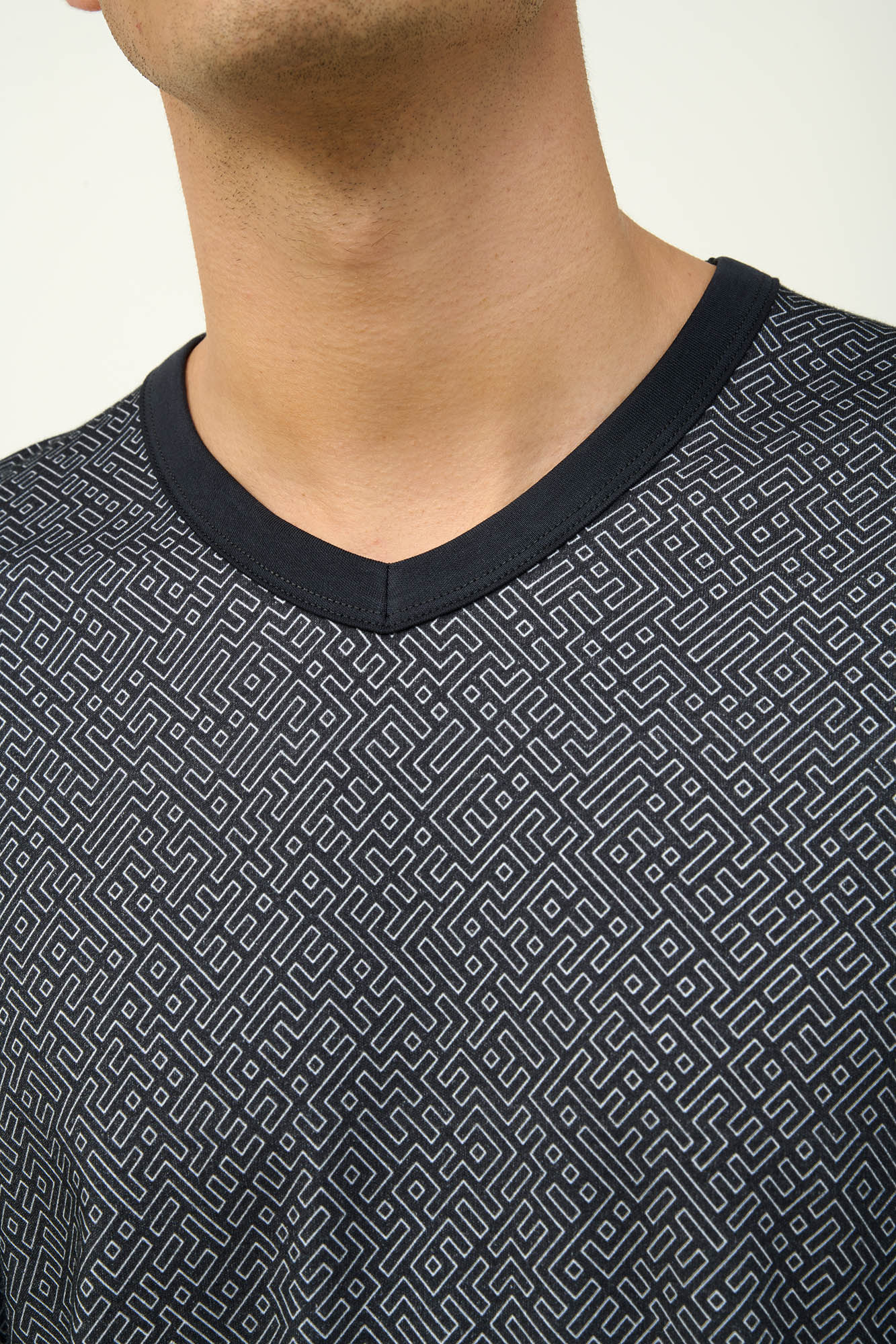 Ανδρική Βαμβακερή Πυτζάμα με V Λαιμόκοψη