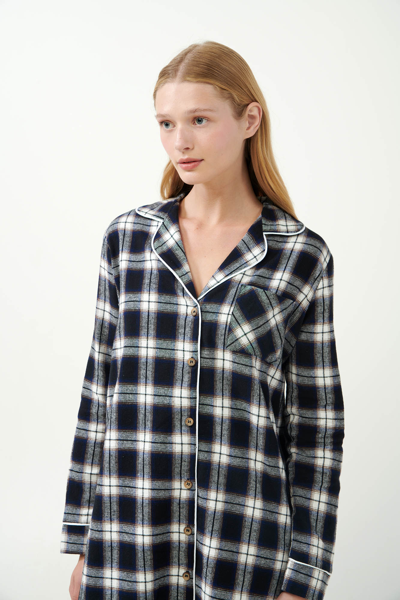 Κουμπωτό Νυχτικό από Φανέλα σε Ταρτάν Μοτίβο