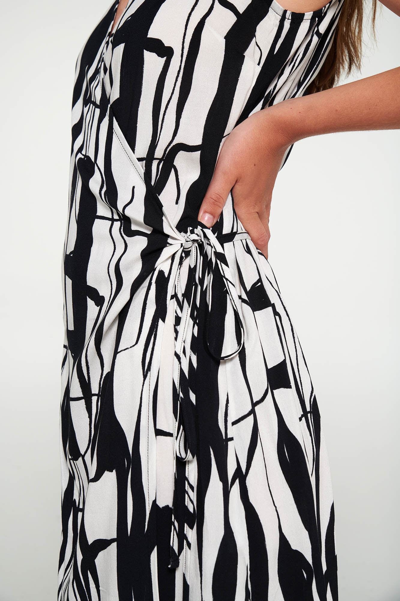 3_0677842488 Εμπριμέ Σταυρωτό Φόρεμα