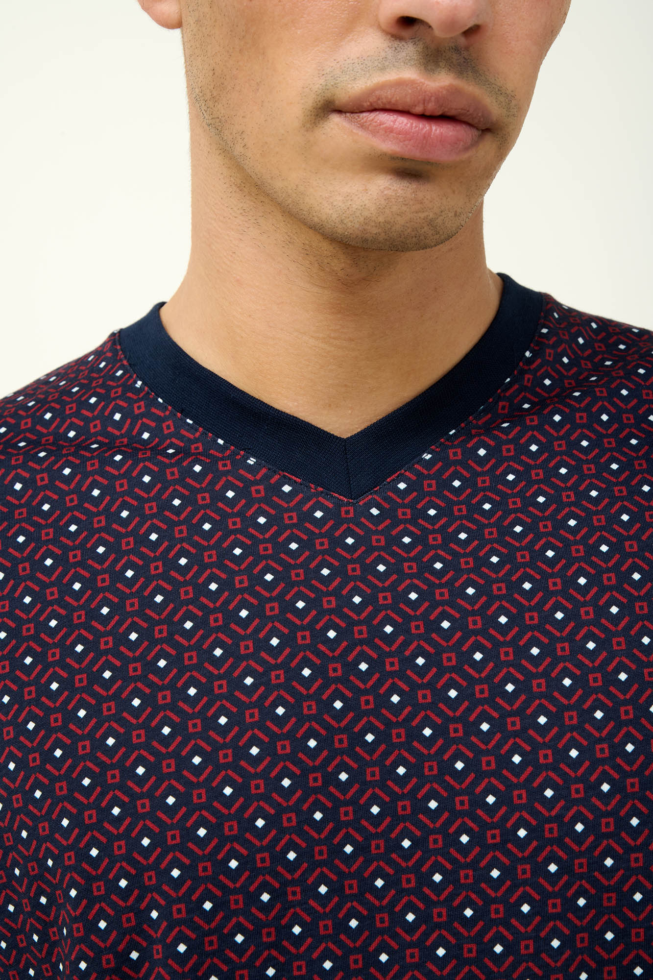 Ανδρική Βαμβακερή Πυτζάμα με V Λαιμόκοψη