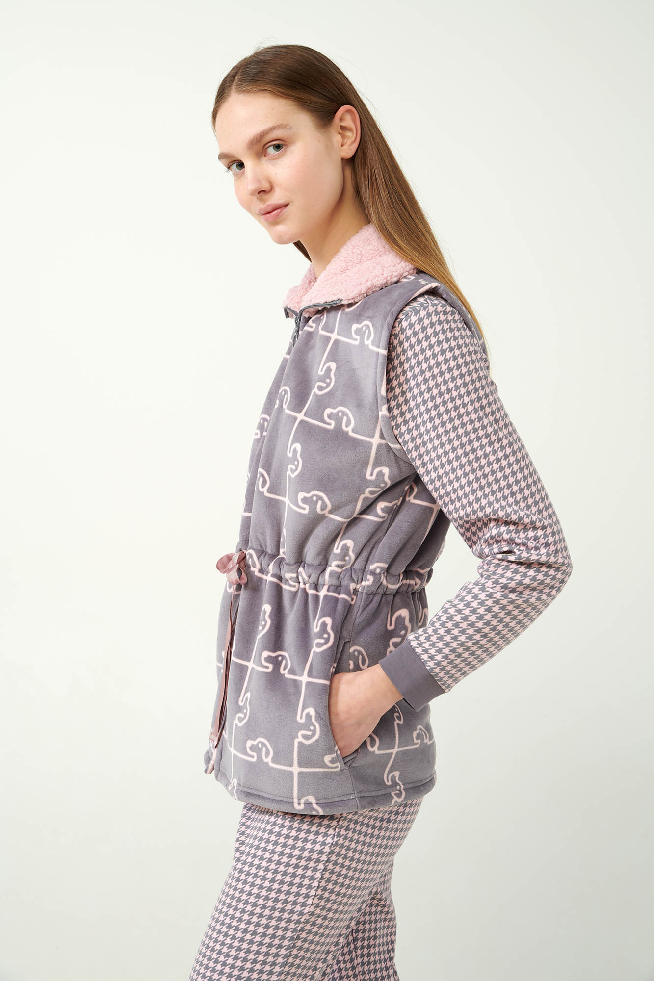 3_0839178195 Fleece Γιλέκο με Σκύλο-Παζλ Μοτίβο