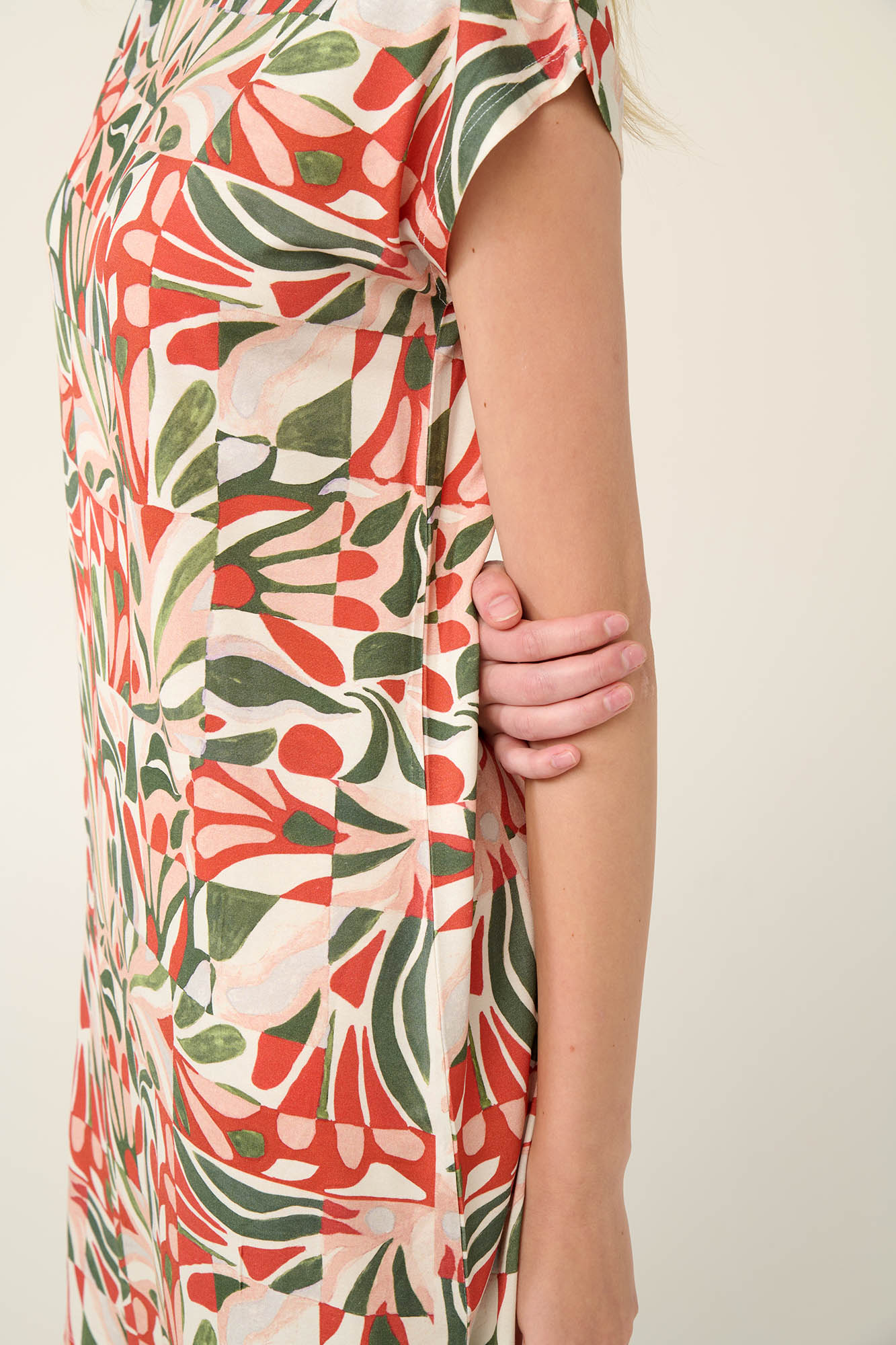 Καλοκαιρινό Νυχτικό Micromodal με Μεσογειακό Φλοράλ Μοτίβο